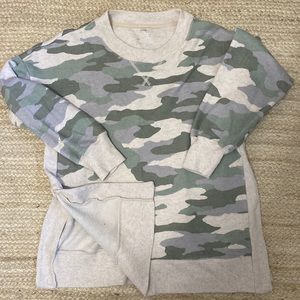 American Eagle beige/camo crew (medium); very good condition.